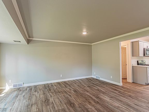 4th image of 302 Wall Street Ave N