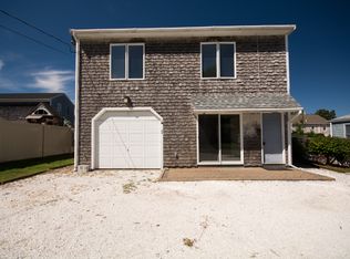92 Foxboro Ave, Portsmouth, RI 02871