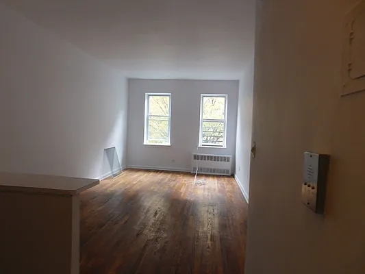 Rented by Sean Mashihi, LREB | media 14