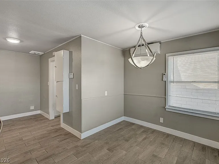 632 Avenue D — Photo 11