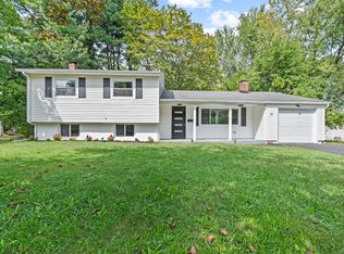 12 Banbury Ln, Bloomfield, CT 06002