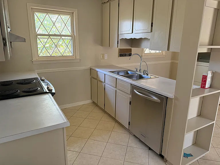 803 Captain Kell Dr — Photo 3