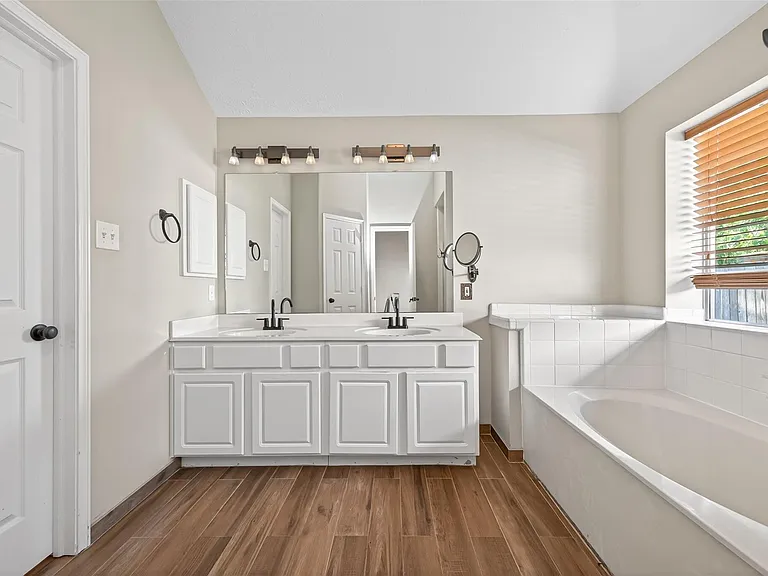 3719 Apple Hollow Ln — Photo 22