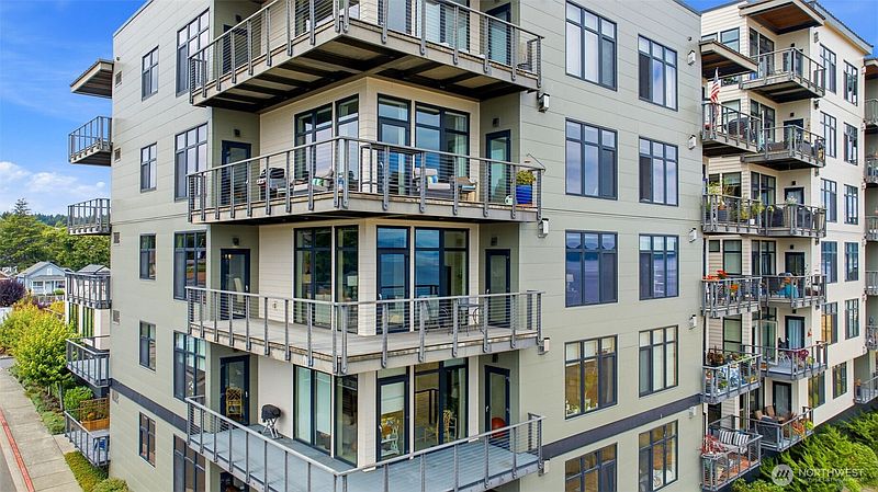 4th image of 5204 N Bennett #311