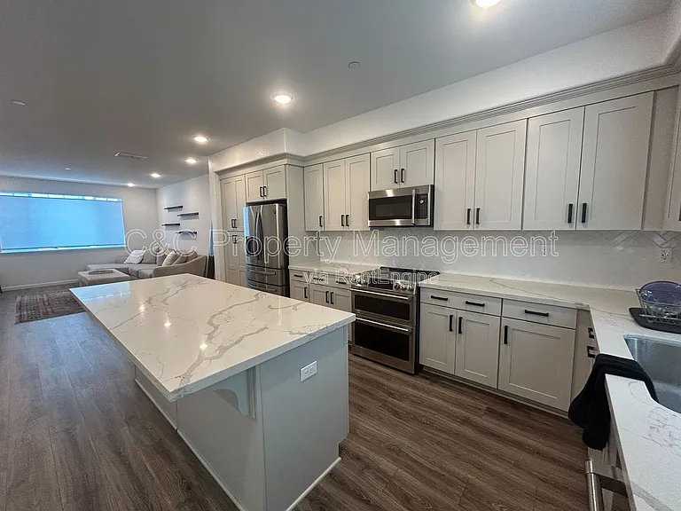 360 Pear Tree Ter #E — Photo 4