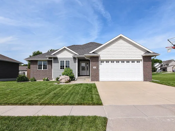 5225 Celtic Ct, Cedar Falls, IA 50613