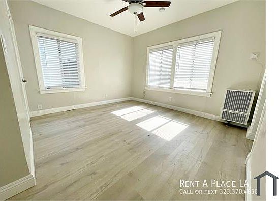 3rd image of 832 W Florence Ave #3B
