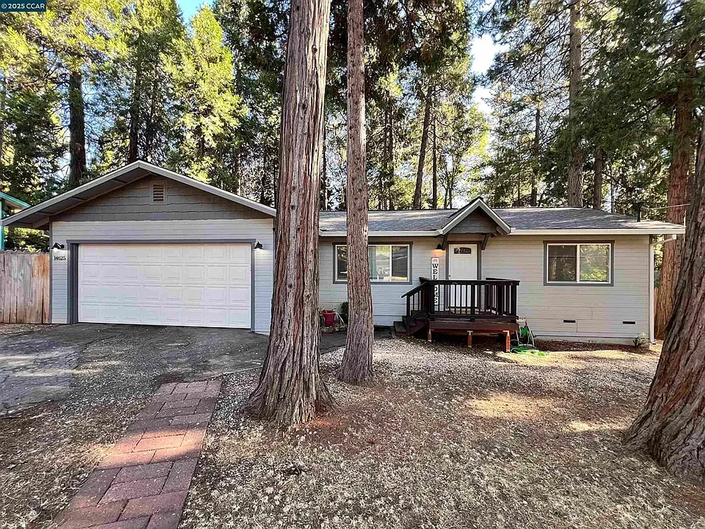 Magalia-2 bed 2 bath home with garage. Natural Landscaping, Newly remodeled — Photo 1
