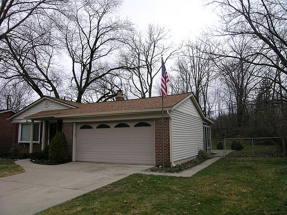 4th image of 42360 Brentwood Dr