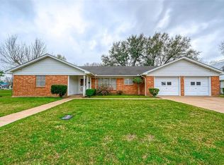703 Mable Ave, El Campo, TX 77437
