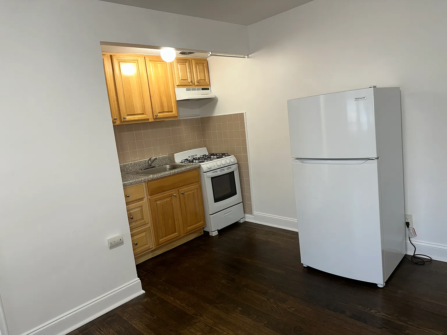 Studio, 500 sqft, $1,700 — Photo 3