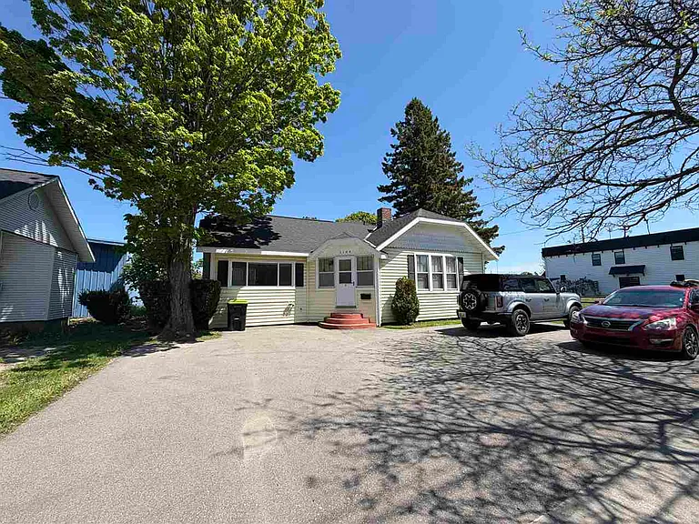 1104 Bridge St #A — Photo 1