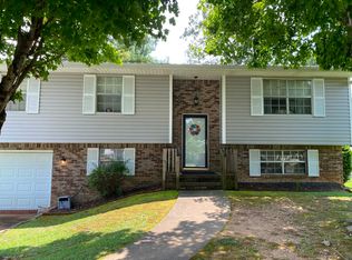 717 Oak Dr E, Trussville, AL 35173