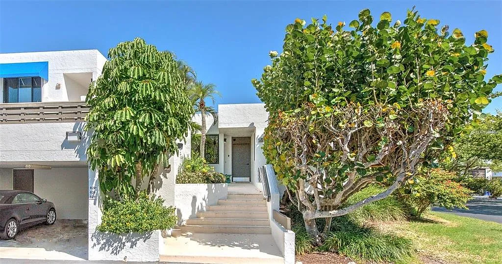 2 bed, 2.0 bath, 1601 sqft, $9,000 — Photo 1
