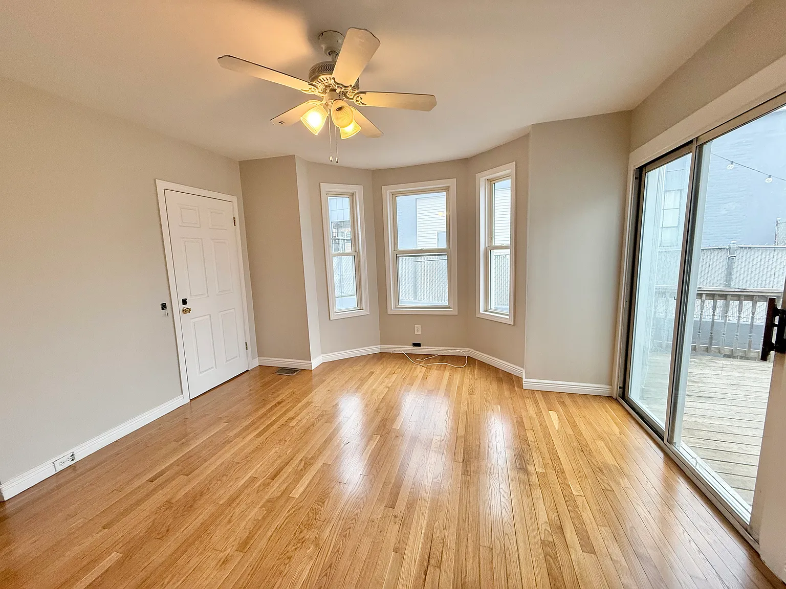 3 bed, 1600 sqft, $3,500 — Photo 4