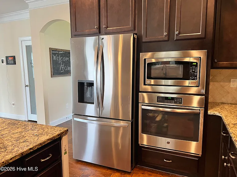 327 Clearwater Ln — Photo 16