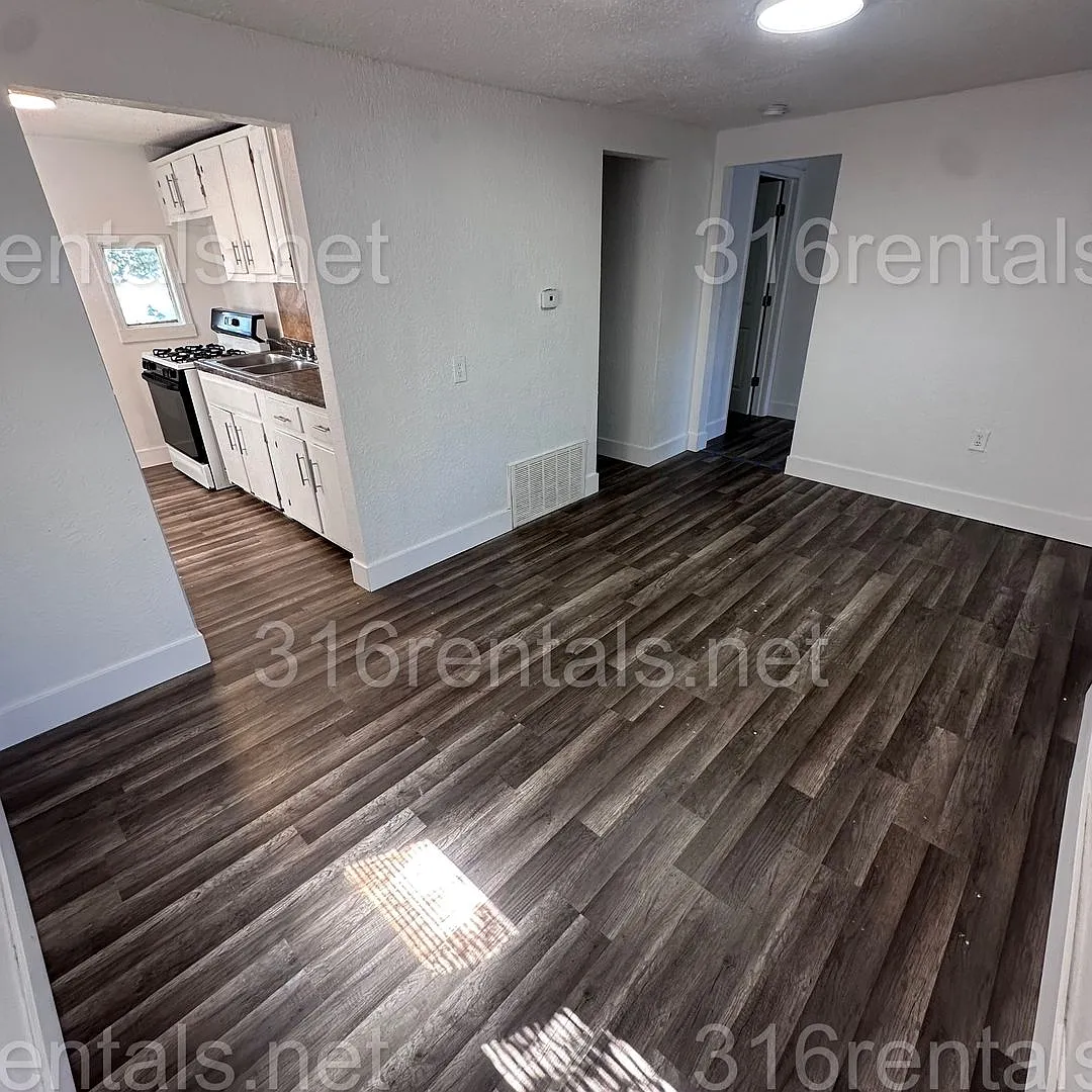 $875 - 2 bed 1 bath - Single Family Home — Photo 3