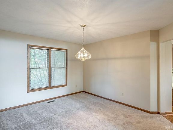4th image of 583 Autumn Creek Dr