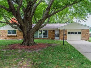 913 Hastings Dr, Bloomington, IL