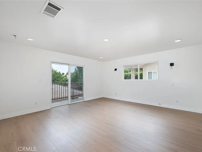 15147 Otsego St — Photo 41