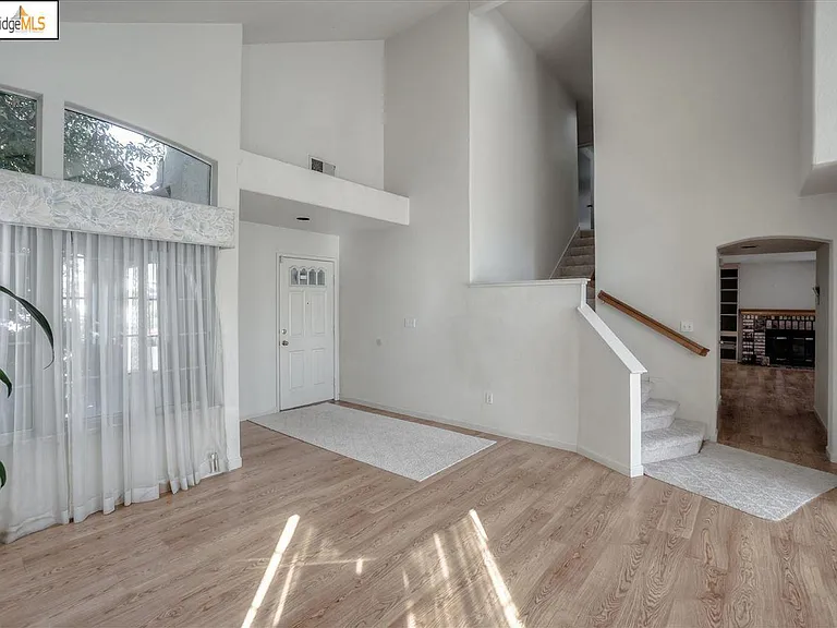 4973 Ridgeview Dr — Photo 5