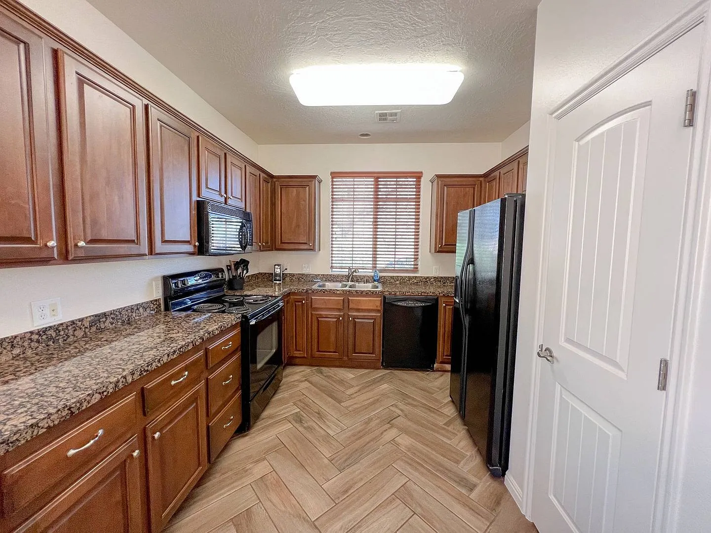 Charming Coral Canyon Home — Photo 3