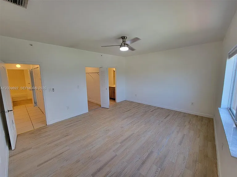 1300 NE 109th St #405 — Photo 22