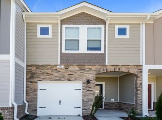 206 Brook Farm Ln, Fuquay Varina, NC 27526