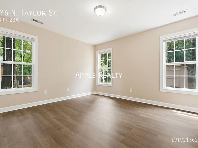 836 N Taylor St — Photo 7