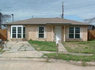 2420 Artillery Dr, Chalmette, LA 70043