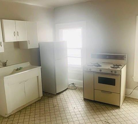 4th image of 3519 Clifton Ave #3