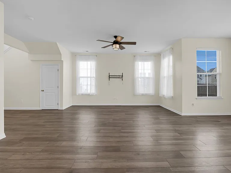 1419 Hermitage Ln — Photo 12