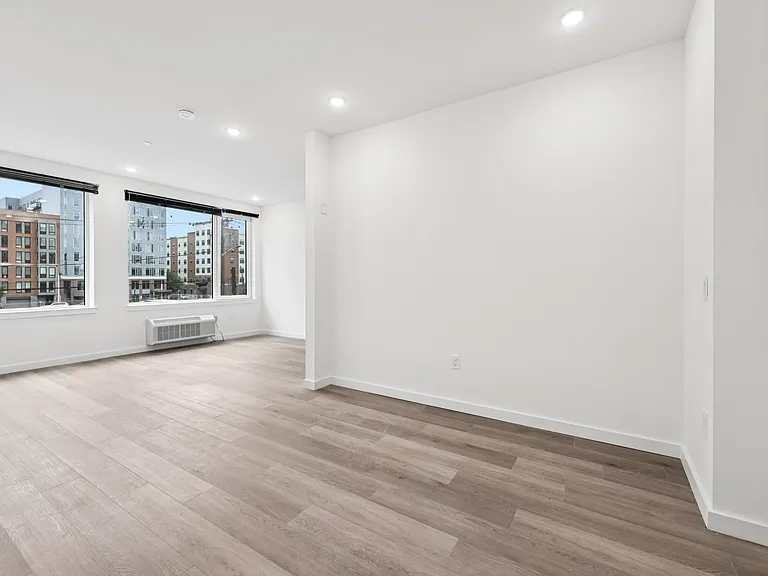 130 Monitor Street — Photo 16
