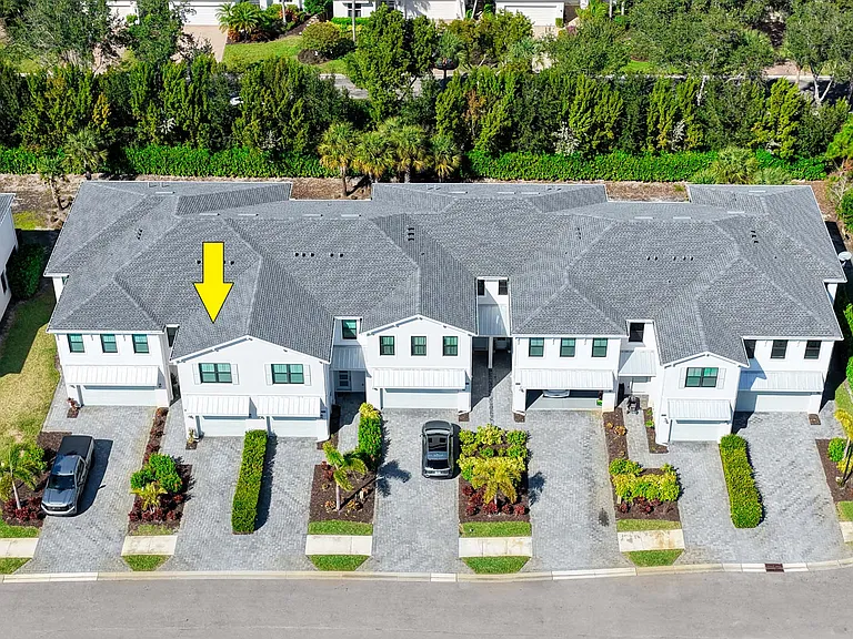 13045 Pembroke Dr — Photo 21
