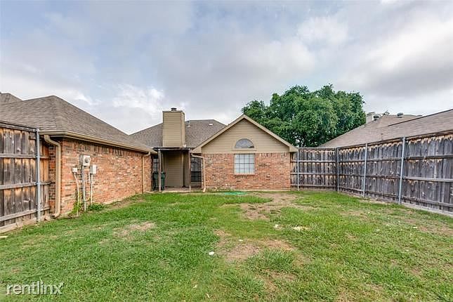 1st image of 2214R McIntosh Dr
