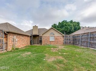 2214R McIntosh Dr, Garland, TX 75040