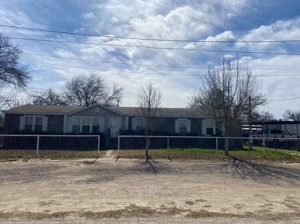 259 W Velna St, La Pryor, TX 78872