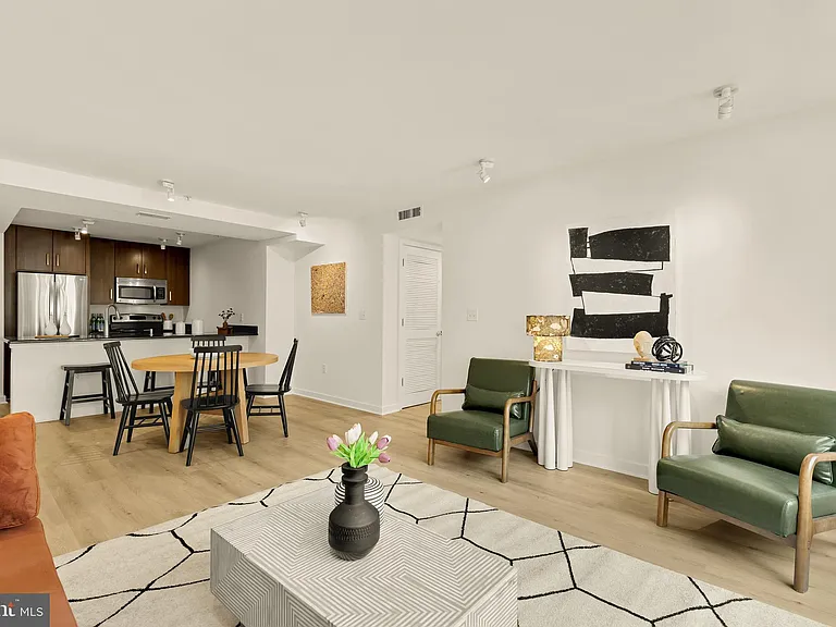 1423 Newton St NW #204 — Photo 14