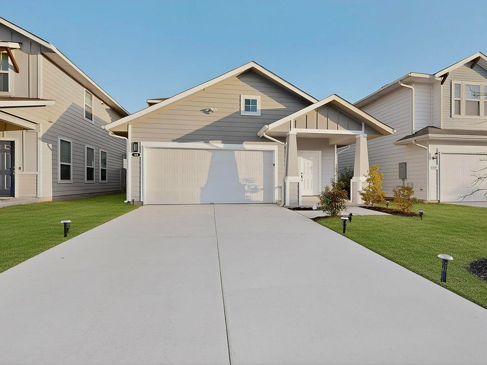 1st image of 284 Delta Cres
