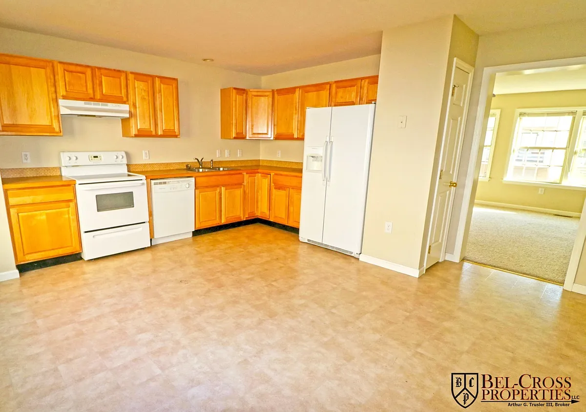 Building Photo - 2 Pineview Pl