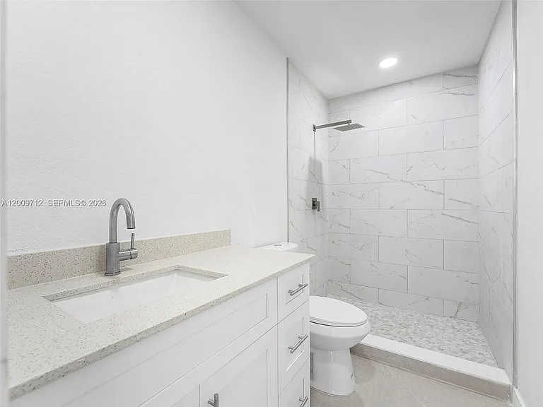 1368 W 29th St #2 — Photo 13