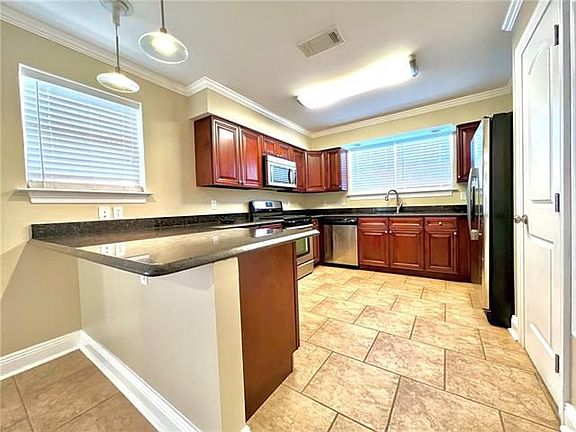 3rd image of 6757 Bellaire Dr