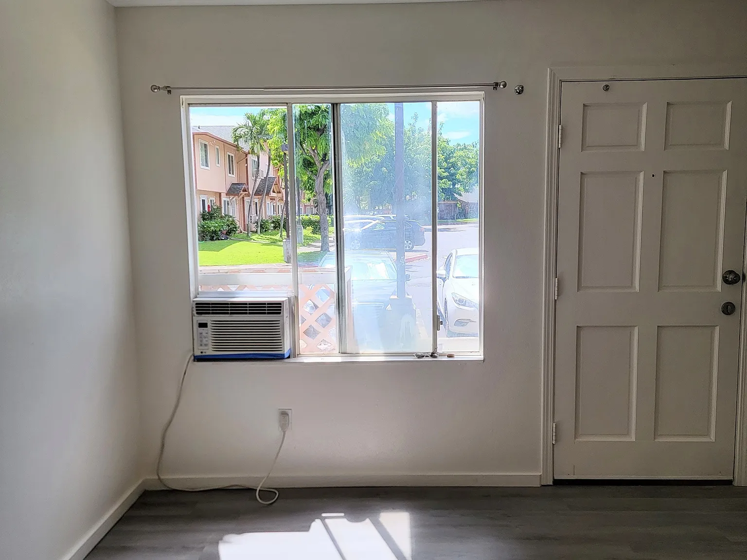 2 bed, 1.5 bath, 780 sqft, $2,400 — Photo 2