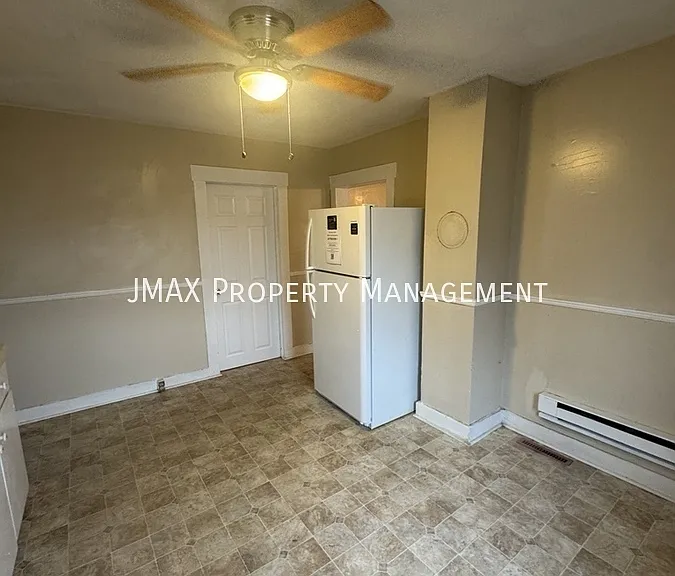1624 Redwood Rd SE — Photo 4
