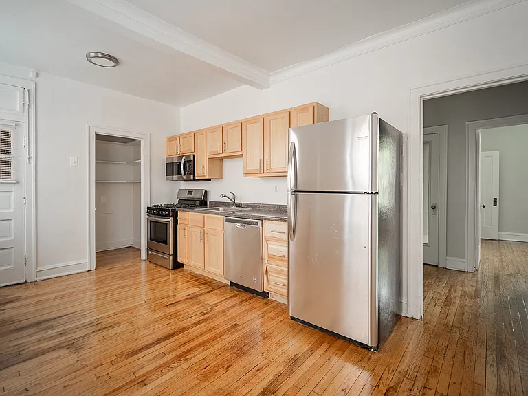 2332-48 W Addison/3600 N. Claremont — Photo 11