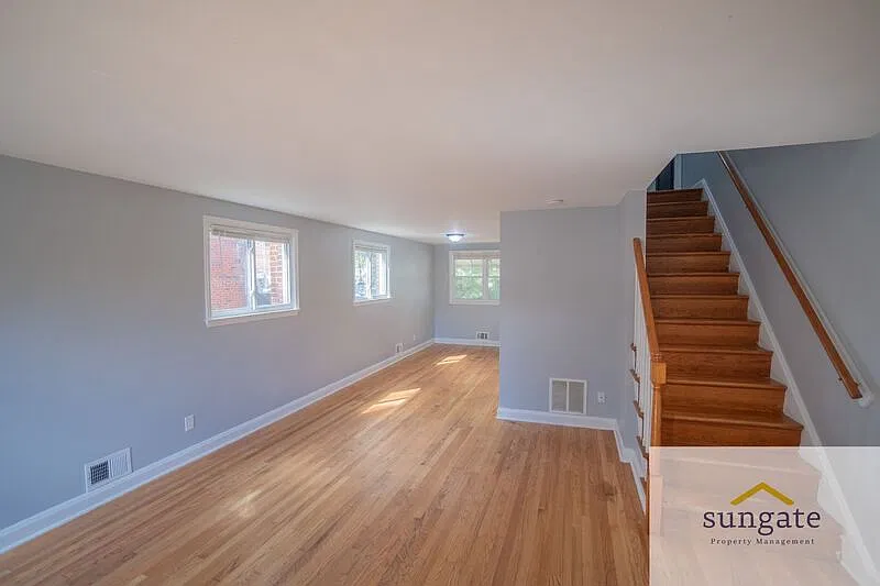 3 bed, 2.0 bath, 1360 sqft, $2,400 — Photo 3