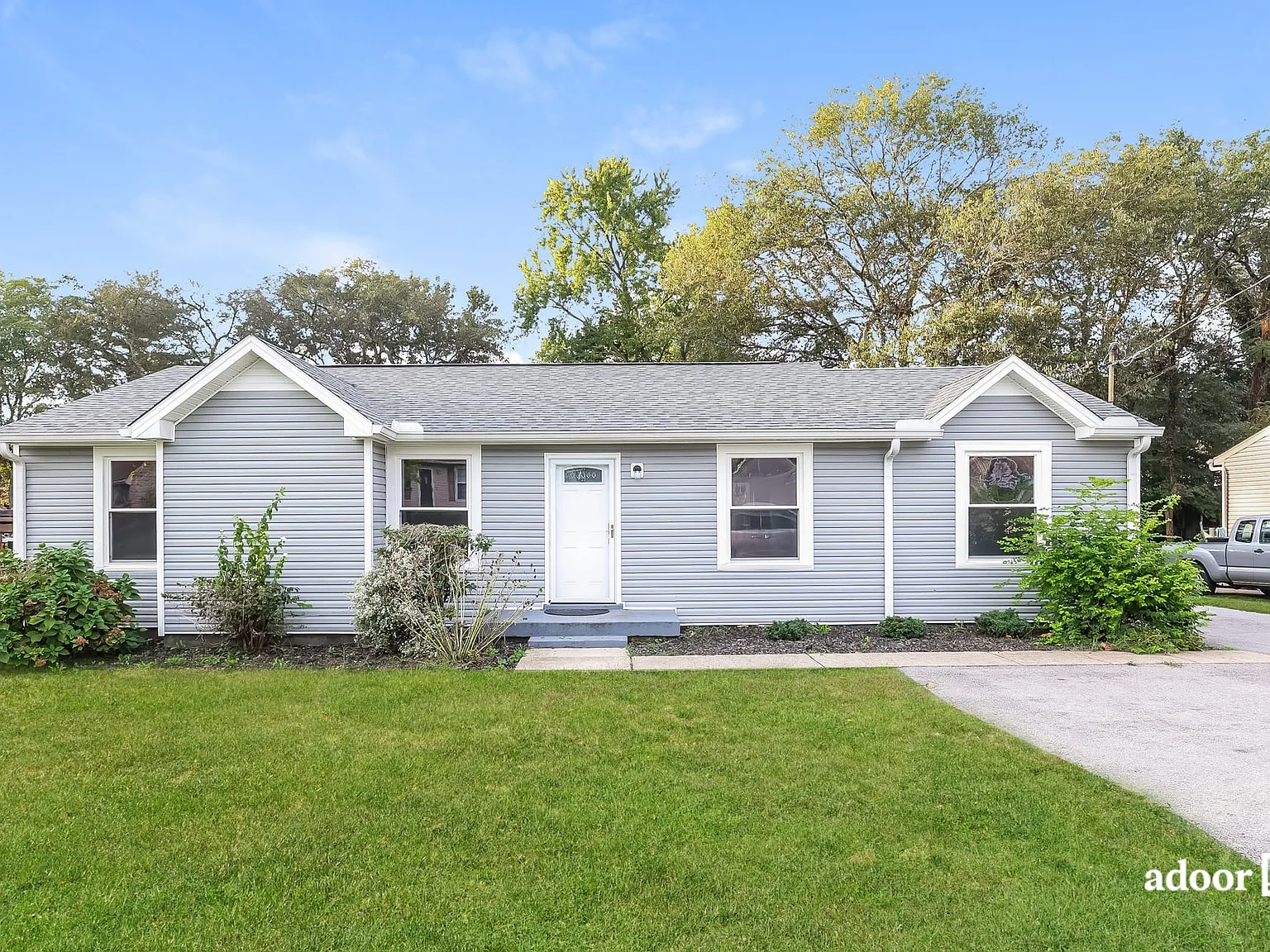 3 bed, 2.0 bath, 1138 sqft, $2,095 — Photo 1