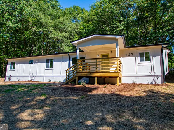 227 Garden Lake Dr, Carrollton, GA 30116