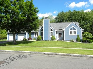 98 Meadowbrook Dr, Manchester, CT 06042