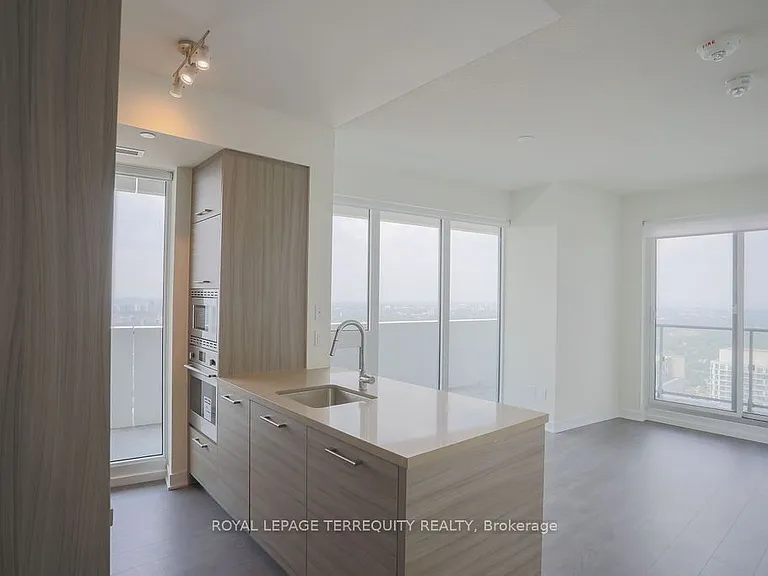 2221 Yonge St #4609 — Photo 5
